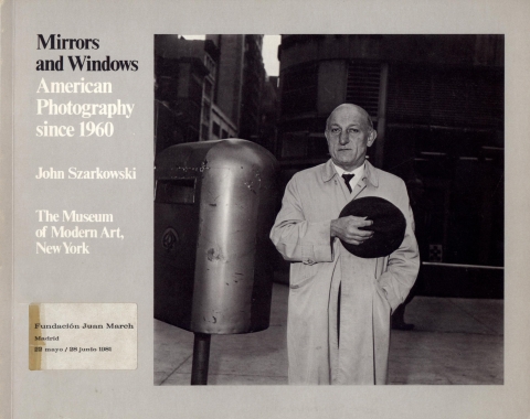 Portada de "Mirrors and windows : American photography since 1960"